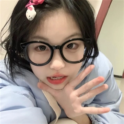 很优质的也很好看的美女微信头像(42张)