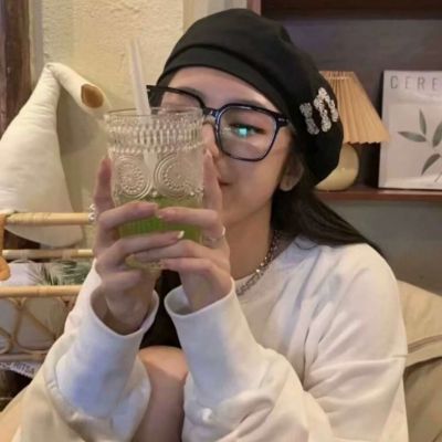 很优质的也很好看的美女微信头像(42张)