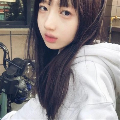2023真人女生潮流头像图片(共40张)