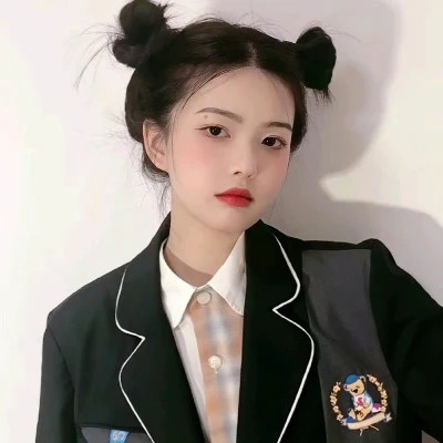 2023真人女生潮流头像图片(共40张)