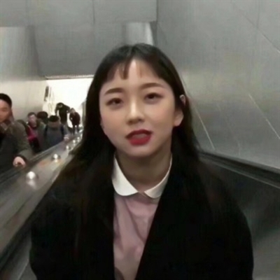 2023真人女生潮流头像图片(共40张)