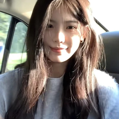 2023真人女生潮流头像图片(共40张)