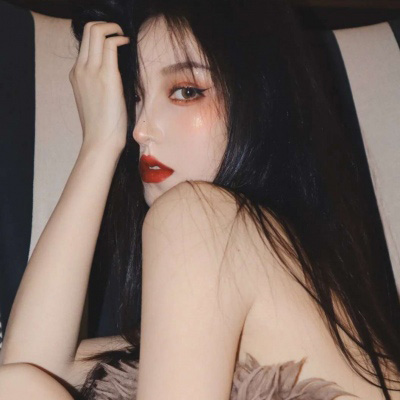 高清好看的高冷霸气长发真人女头图片(精选34张)