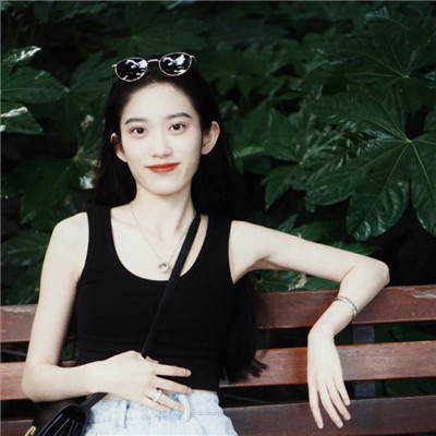 高清好看的高冷霸气长发真人女头图片(精选34张)