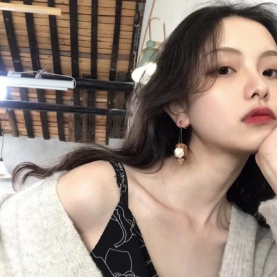 高清好看的高冷霸气长发真人女头图片(精选34张)