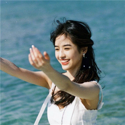 高清好看的高冷霸气长发真人女头图片(精选34张)