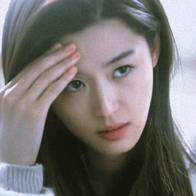高清好看的高冷霸气长发真人女头图片(精选34张)