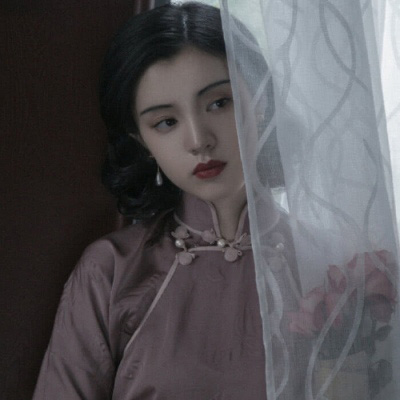 高清好看的高冷霸气长发真人女头图片(精选34张)