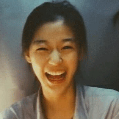 高清好看的高冷霸气长发真人女头图片(精选34张)