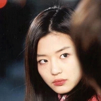 高清好看的高冷霸气长发真人女头图片(精选34张)