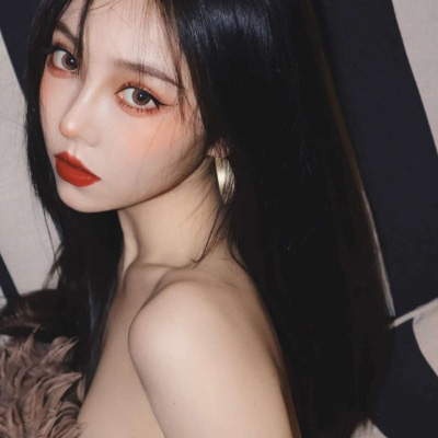 高清好看的高冷霸气长发真人女头图片(精选34张)