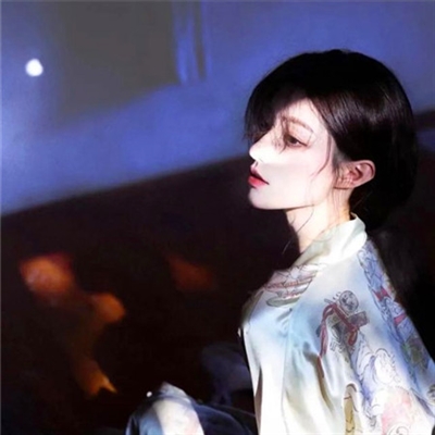 高清好看的纯欲头像女生个性图片(42张)