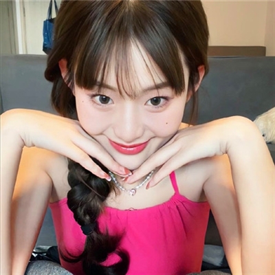 高清好看的纯欲头像女生个性图片(42张)