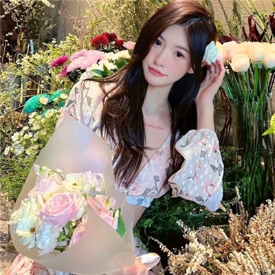 高清好看的纯欲头像女生个性图片(42张)