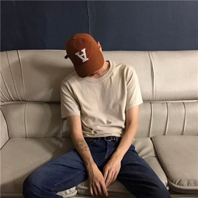 男生拿手机挡脸拍照头像(共32张)