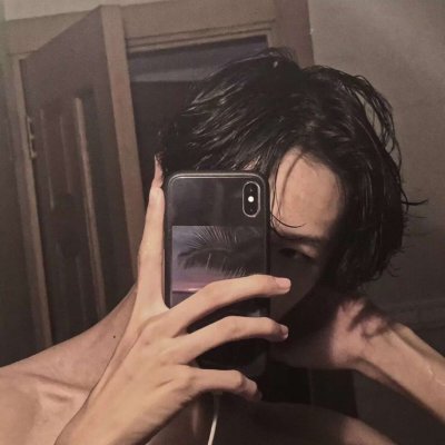 男生拿手机挡脸拍照头像(共32张)