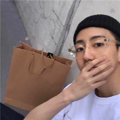 男生拿手机挡脸拍照头像(共32张)