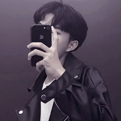 男生拿手机挡脸拍照头像(共32张)