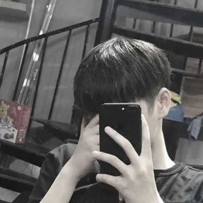 男生拿手机挡脸拍照头像(共32张)