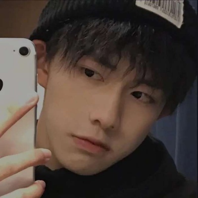 男生拿手机挡脸拍照头像(共32张)