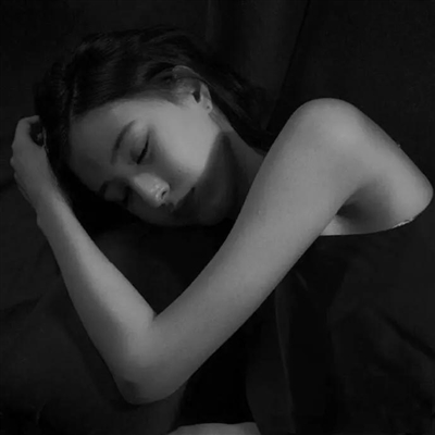 黑白女生微信头像大全(精选40张)