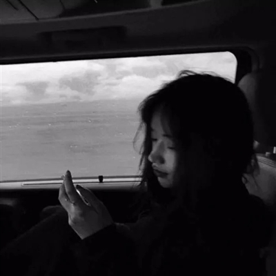 黑白女生微信头像大全(精选40张)