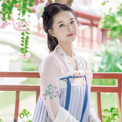 简单干净好看微信头像女生(优选22张)