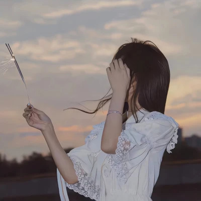 第一眼就吸引人的图片女生头像(共24张)