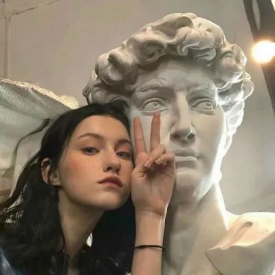 2023最火女生微信头像(共20张)