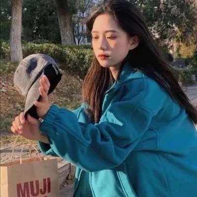 2023最火女生微信头像(共20张)