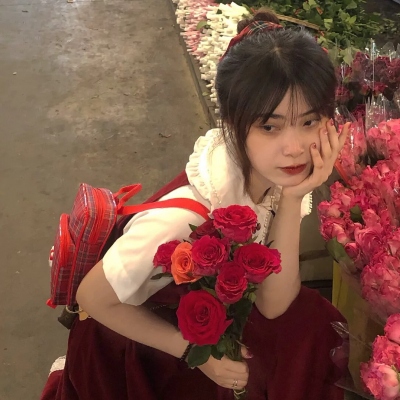 40岁女人拿花微信头像(15张)