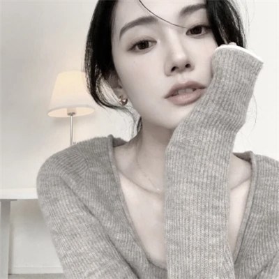 2423年的漂亮美女微信头像(共20张)