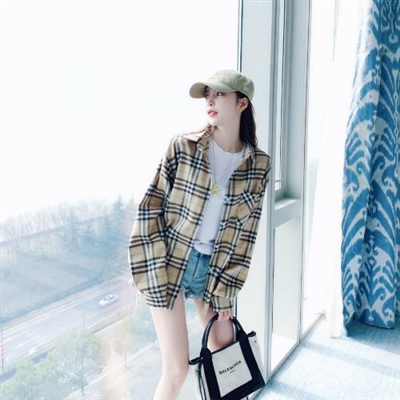 2423年的漂亮美女微信头像(共20张)
