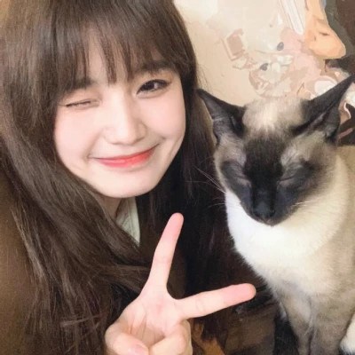 2423年的漂亮美女微信头像(共20张)