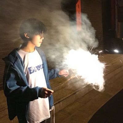 微信头像压抑的男生(优选22张)