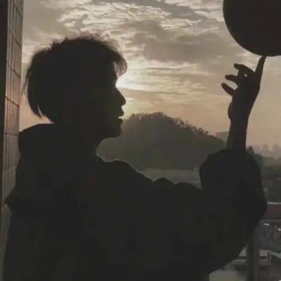 微信头像压抑的男生(优选22张)