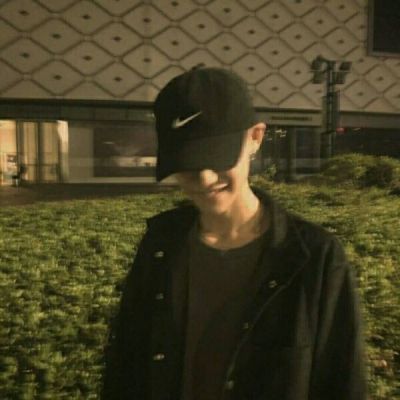微信头像压抑的男生(优选22张)