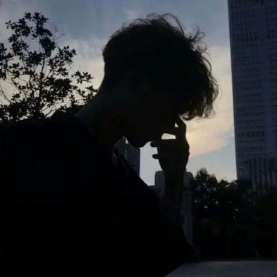 微信头像压抑的男生(优选22张)