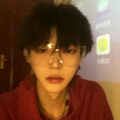 微信头像压抑的男生(优选22张)