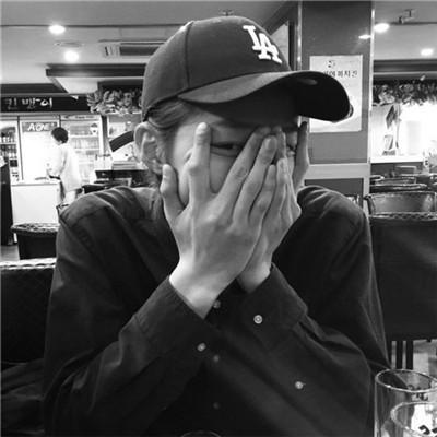 微信头像压抑的男生(优选22张)