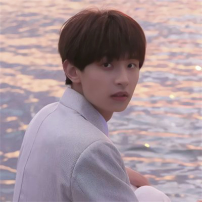 情侣头像不明显的一男一女分开(精选18张)