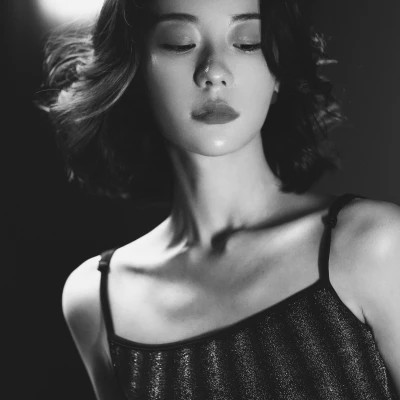 又A又飒的女生头像(精选18张)