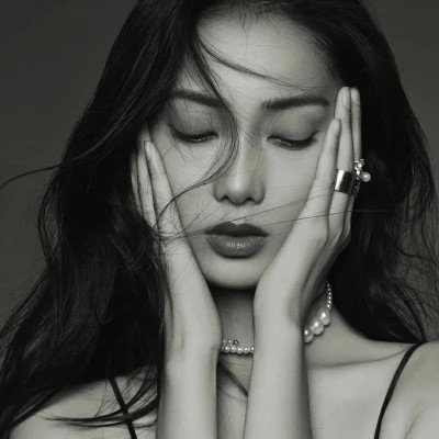 又A又飒的女生头像(精选18张)