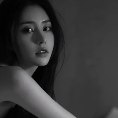 又A又飒的女生头像(精选18张)
