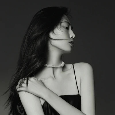 又A又飒的女生头像(精选18张)
