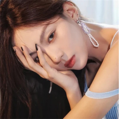 又A又飒的女生头像(精选18张)