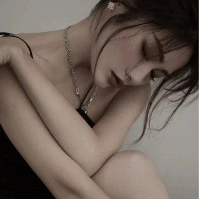 又A又飒的女生头像(精选18张)
