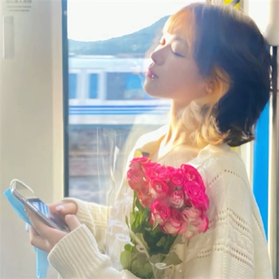 吸引人注意的头像女(16张)