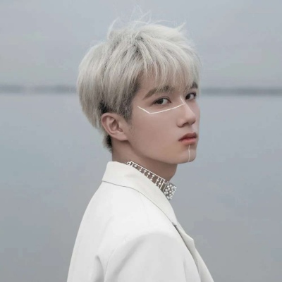 吸引人注意力的头像男(精选16张)