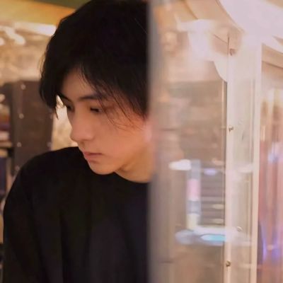 吸引人注意力的头像男(精选16张)